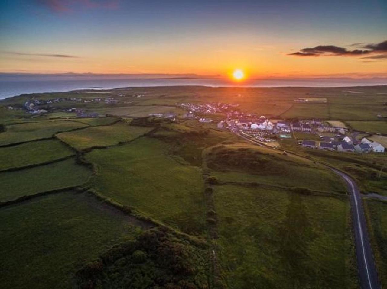 Elfin Cottage Doolin Esterno foto
